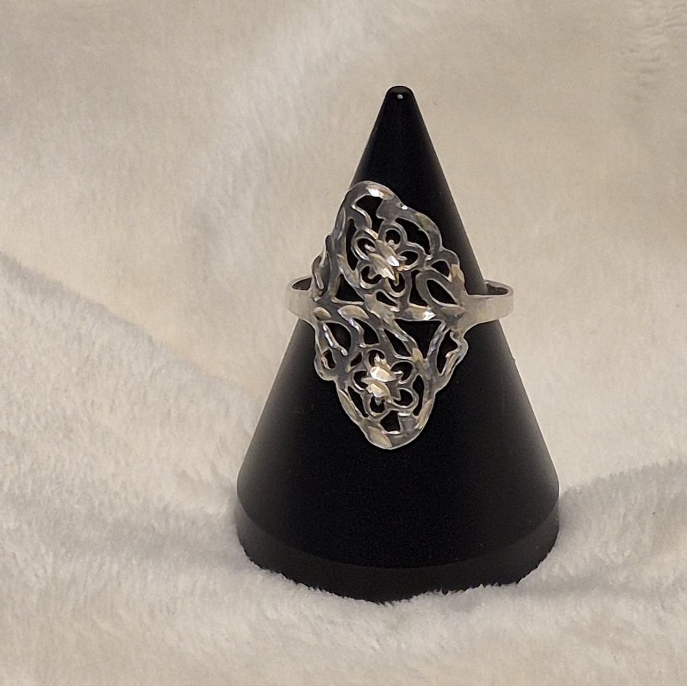 Sterling Silver Traditional Artisan Vintage Women's Ring. Size 8.5 925 Sterling